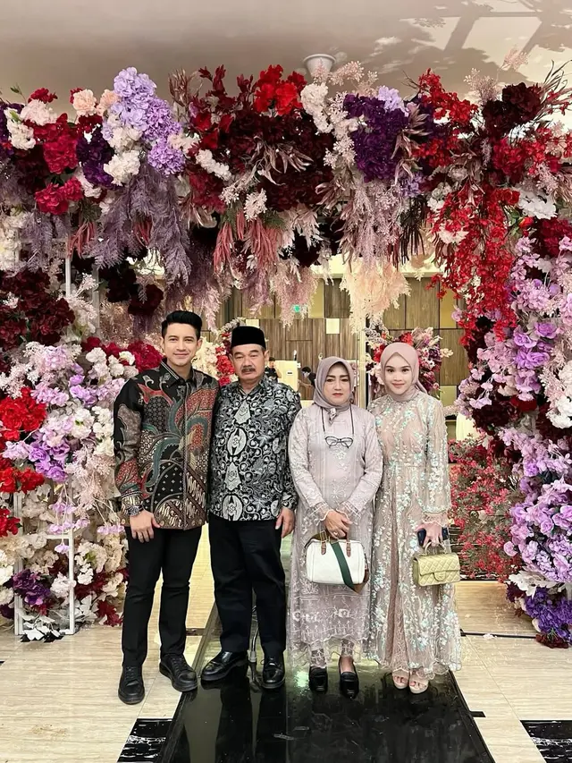 6 Gamis Elegan ala Dea Sahirah untuk Acara Formal, Sopan dengan Gaya Modern