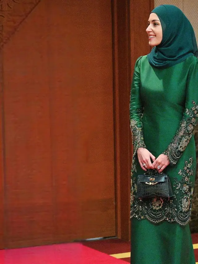 Anisha Rosnah Tenteng Tas Hermes Langka Saat Hadiri Perayaan Ulang Tahun Putra Mahkota Brunei