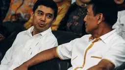 Yuddy Chrisnandi (kiri) berbincang dengan Ketua Umum DPP Hanura Wiranto di Syukuran Kader di Jakarta, Kamis (30/10/2014). (Liputan6.com/Faizal Fanani)