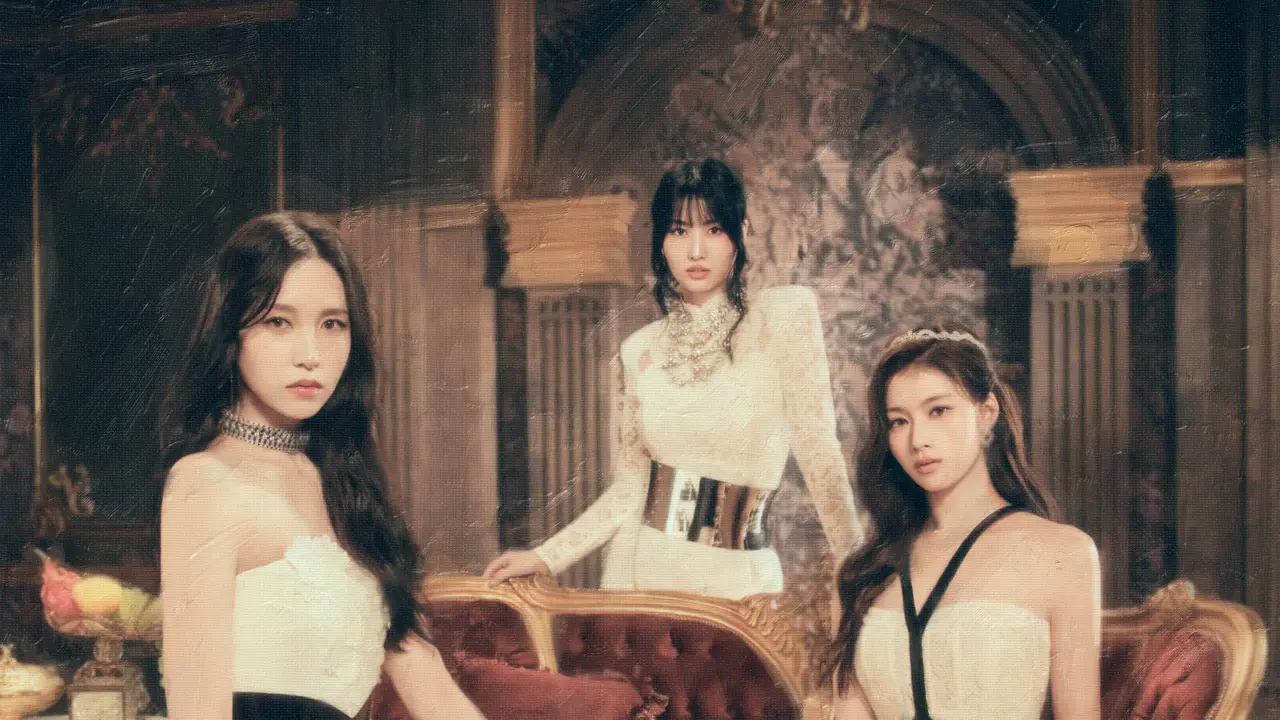 Pesona Mina, Sana, dan Momo TWICE yang segera debut sebagai sub unit MISAMO.