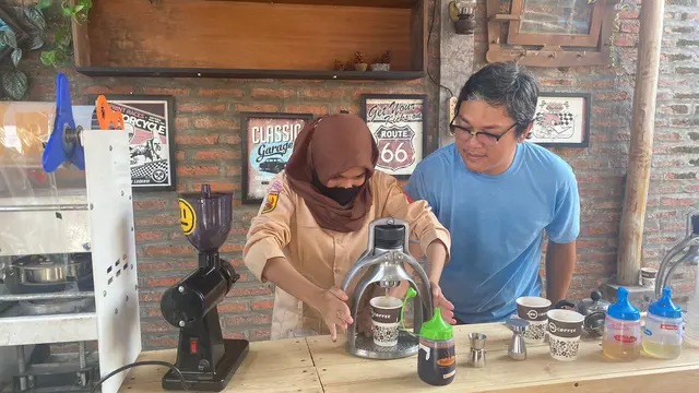 Pemberdayaan Inklusi Teman Istimewa melalui pengelolaan Kedai Kopi Teman Istimewa.