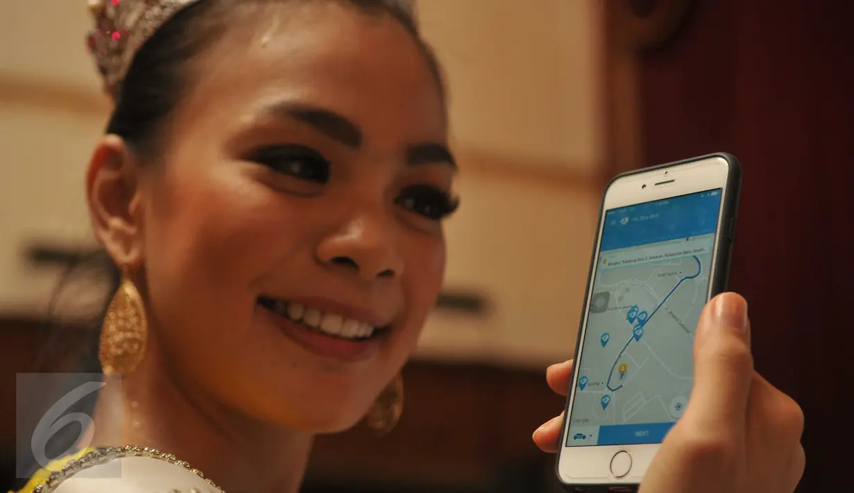 Aplikasi My Blue Bird yang baru diluncurkan di Jakarta, Kamis (19/5). Versi terbaru dilengkapi dengan fitur, seperti dapat melihat taksi yang tersedia di sekitar lokasi, sistem penilaian untuk pengemudi dan advanced booking. (Liputan6.com/Gempur M Surya)