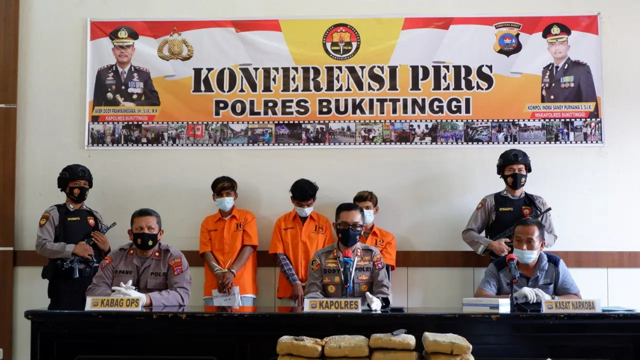 Polres Bukittinggi merilis kasus pengedaran narkoba antara provinsi. (liputan6.com/ Dok Polres Bukittinggi).