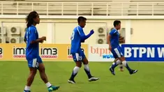 PELATIH PERSIB DJADJANG NURDJAMAN MENGAKU CUKUP PERCAYA DIRI MENGHADAPI LAGA KONTRA MITRA KUKAR