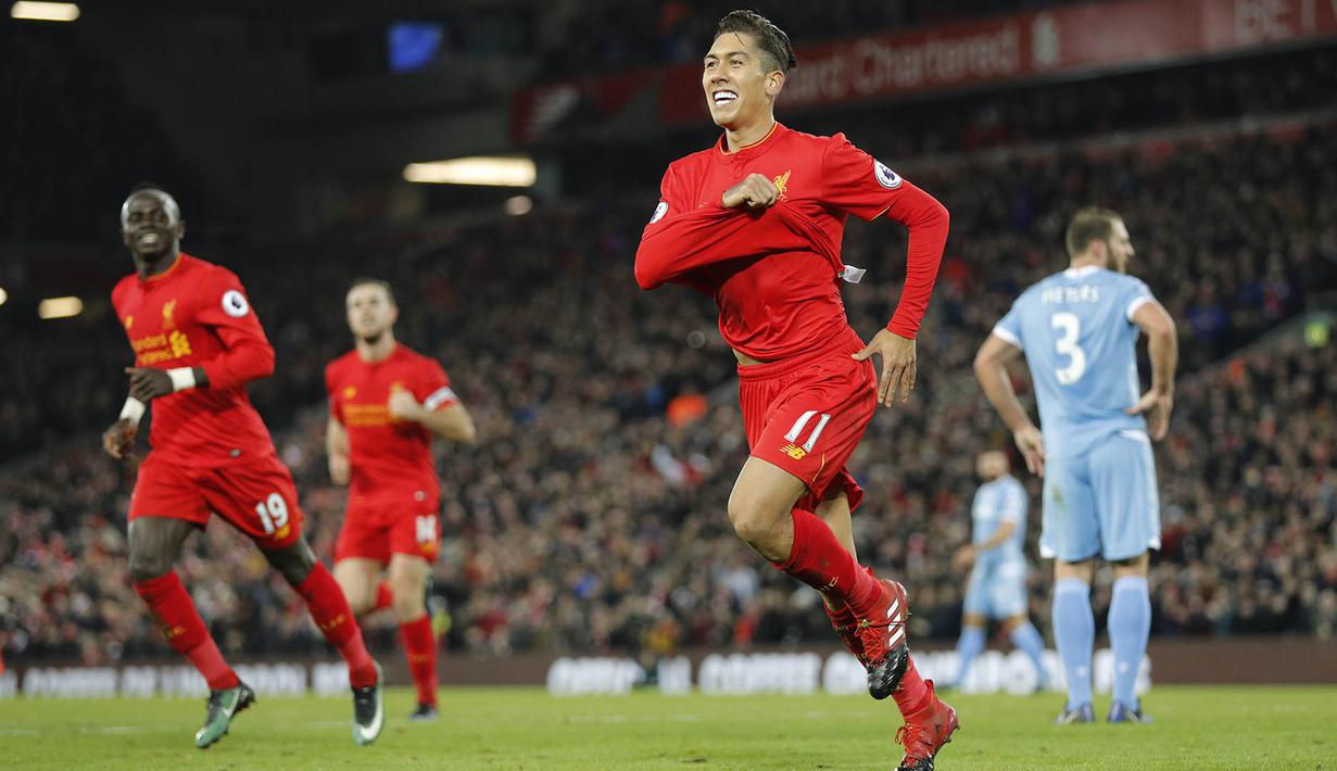Para pemain Liverpool merayaan gol yang dicetak oleh Roberto Firmino ke gawang Stoke pada laga Premier League di Stadion Anfield, Inggris, Rabu (28/12/2016). Liverpool mennag 4-0 atas Stoke. (Reuters/Darren Staples)