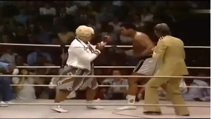 Bahkan Seorang Muhammad Ali Juga Bisa Kalah Sama Ibu-ibu