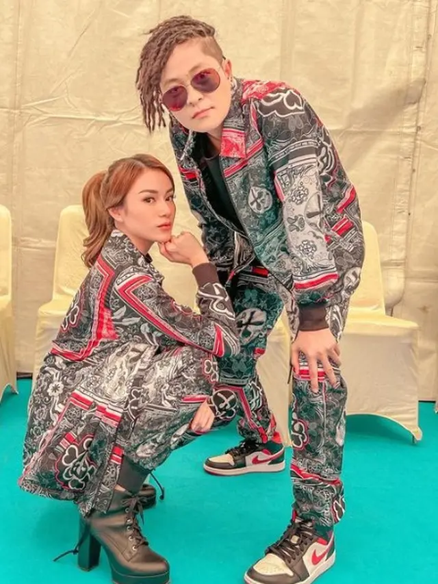 Transformasi gaya busana The Virgin (Instagram/darathevirgin)