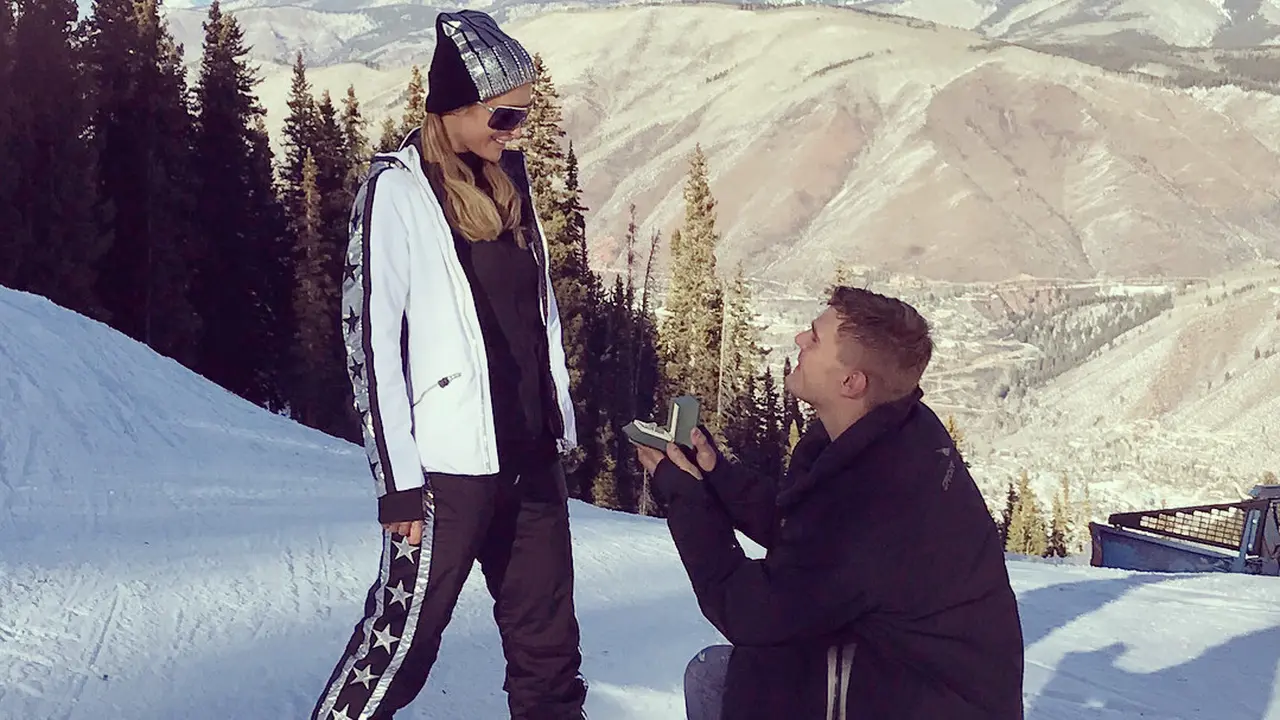 [Bintang] Paris Hilton - Chris Zylka