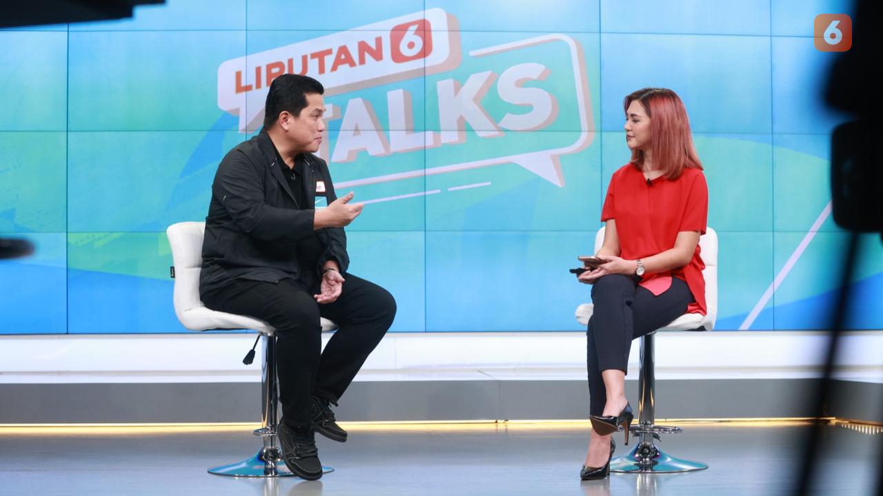 Ketua PSSI, Erick Thohir, dalam wawancara dengan Liputan6 di SCTV Tower, Jakarta Pusat, Senin (9/4/2023) malam WIB.