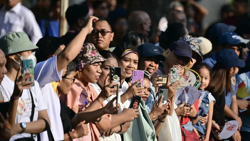 Warga Mulai Padati Area Masjid Istiqlal Jelang Kedatangan Paus Fransiskus