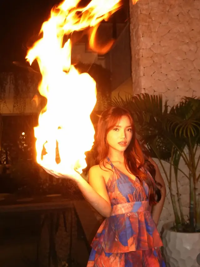 Fuji An Kenakan Long Dress Ruffle dengan harga terjangkau. [@fuji_an]