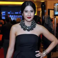 Pada momen ultahnya yang ke-33 Dian Sastrowardoyo mendapat kado istimewa dari suaminya; Indraguna Sutowo.