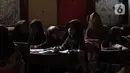 Sekolah mempunyai empat ruang kelas, sementara dua di antaranya tidak bisa digunakan. Pihak sekolah menggunakan ruangan secara bergantian. (merdeka.com/Imam Buhori)