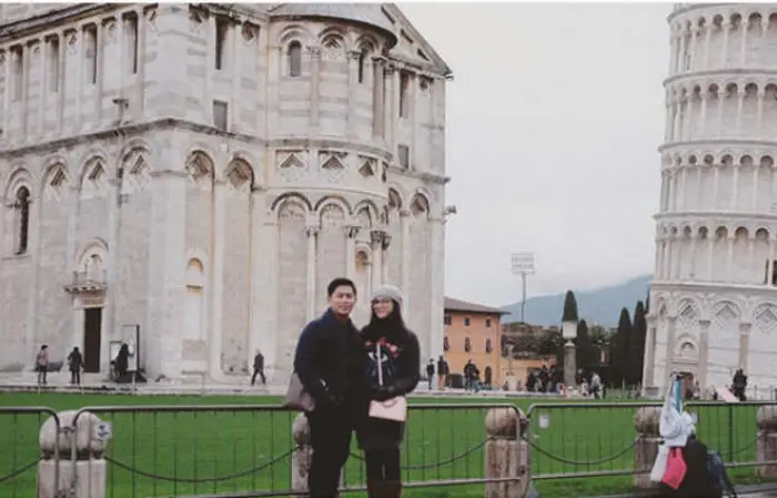 Nina Zatulini dan sang suami, Chandra Tauphan, bulan madu di Italia. (Instagram/ninazatulini22)