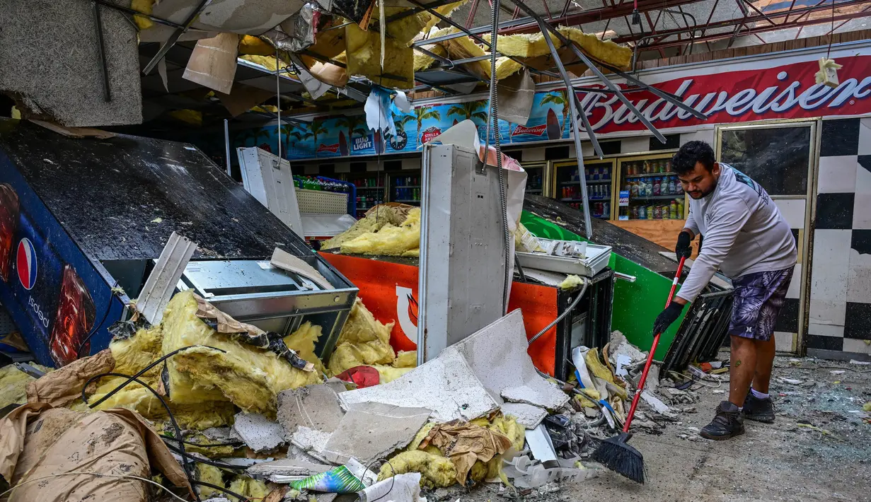 Pihak berwenang Amerika Serikat menginformasikan sedikitnya 10 orang tewas setelah Badai Milton menerjang wilayah Florida. (GIORGIO VIERA/AFP)