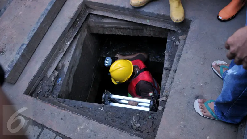 20160305- Polda Metro Jaya Gelar Olah TKP di Gorong-gorong-Jakarta-Johan Tallo