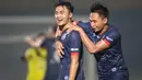 Gol kemenangan Arema akhirnya lahir menit 89. Tendangan bebas indah Rizky Dwi berhasil mengoyak gawang Ridho yang sudah melakukan banyak penyelamatan. Skor 2-1 bertahan hingga laga usai. (Bola.com/Bagaskara Lazuardi)