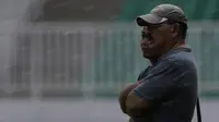 Dokter timnas Indonesia,Syarif Alwi saat di Stadion Pakansari, Bogor, Jawa Barat, Rabu (10/8/2016). (Bola.com/Vitalis Yogi Trisna)