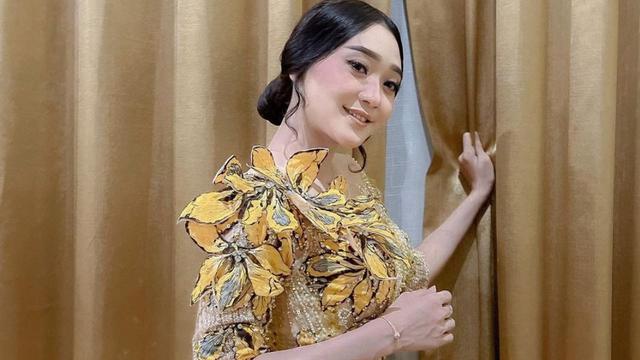 Gita Youbi adalah seorang penyanyi dangdut dan Disc Jockey (DJ) dari Indonesia. Dia adalah adik dari penyanyi Gina Youbi dan kakak dari Ghea Youbi.