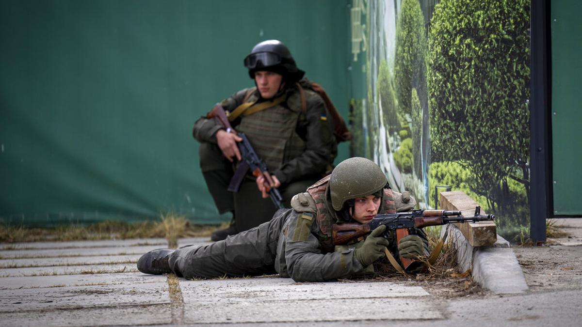 Krisis rusia-ukraina, inggris siap tambah pasukan ke eropa timur
