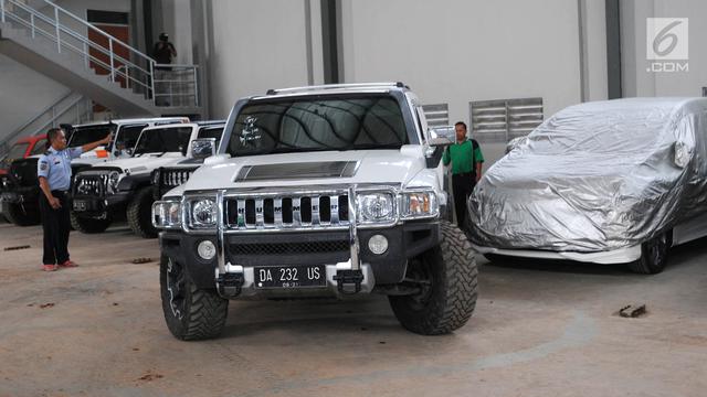 Melihat Deretan Mobil Mewah Sitaan di Rupbasan Tangerang