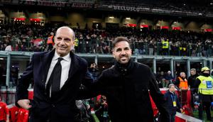Massimiliano Allegri dan Cesc Fabregas sebelum laga AC Milan vs Como di Liga Italia, Kamis (19/2/2026). (Fabio Ferrari/LaPresse via AP)