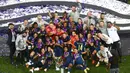 Para pemain Lyon merayakan kemenangan usai mengalahkan Wolfsburg pada final Liga Champions Wanita di Stadion Anoeta, San Sebastian, Spanyol, Minggu (30/8/2020). Lyon meraih gelar juara Liga Champions Wanita usai mengalahkan Wolfsburg 3-1. (Sergo Perez/Pool via AP)