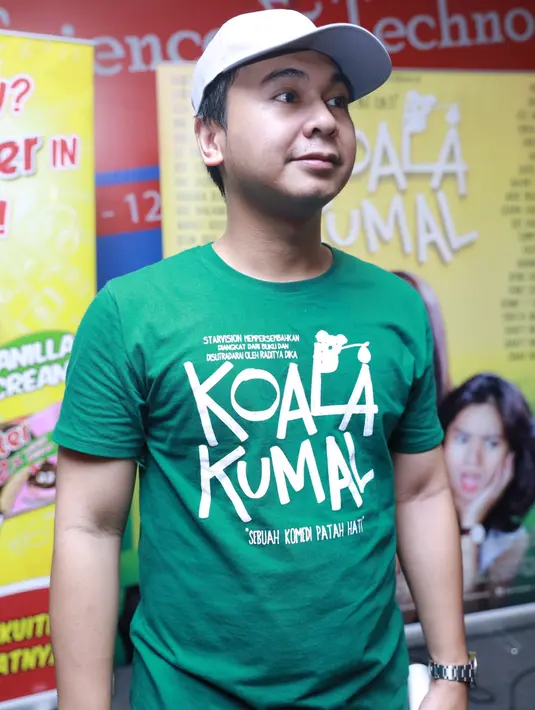 Namun kisah cinta Raditya Dika dan Annisa Azizah selalu merahasiakan dari publik. Dalam beberapa kelakarnya, ia sering disebut pembantu kala mengunggah foto bersama kekasihnya. (Galih W Satria/Bintang.com)