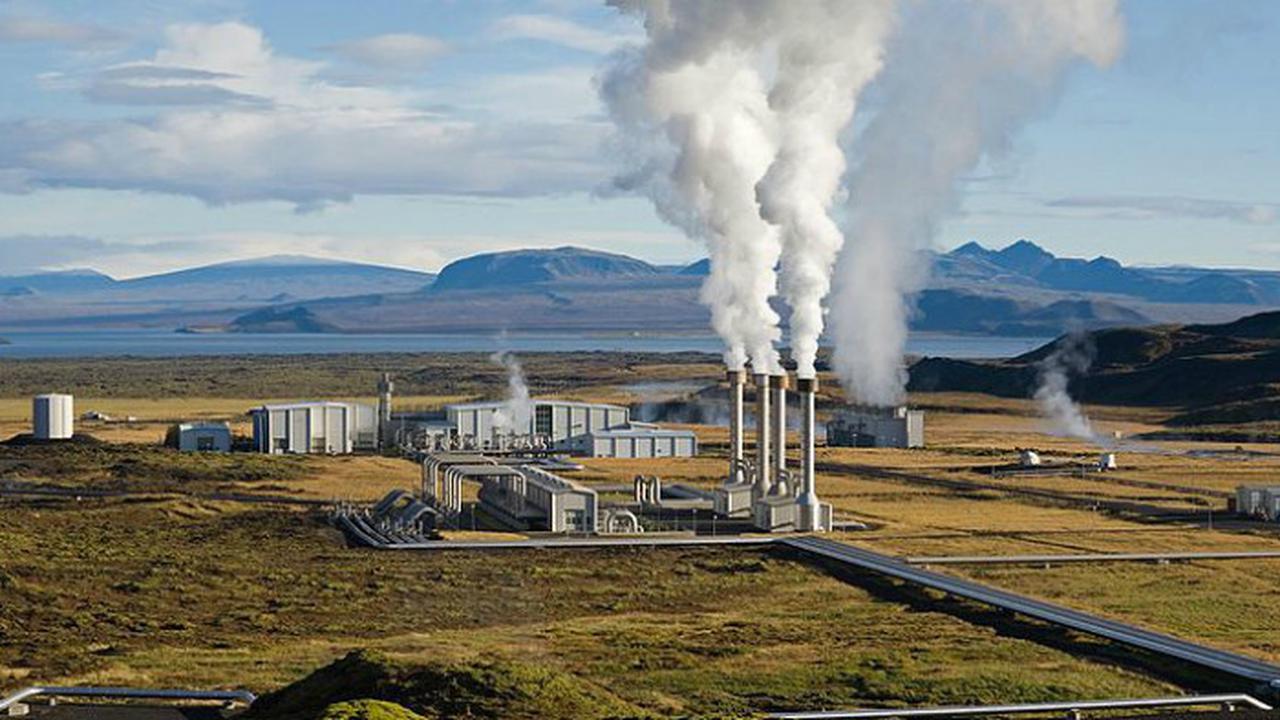 Nesjavellir Geothermal Power Station di Islandia