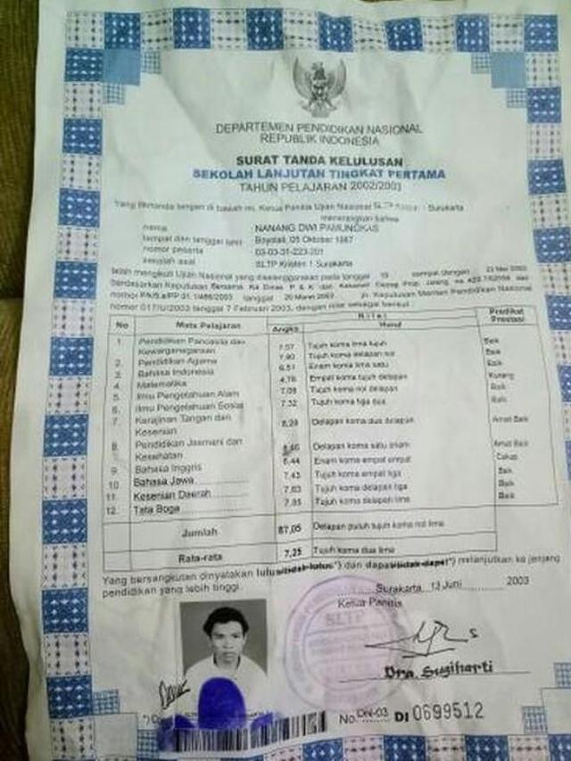 Pria ini terkejut lihat kertas pembungkus cabai yang dibelinya (foto: info cegatan solo)