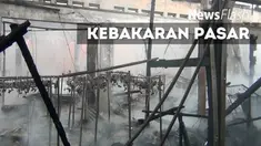 Sejumlah kios dan tempat tinggal warga di Pasar Poncol, Senen, Jakarta Pusat menjadi korban amukan si jago merah. Kebakaran diduga diakibatkan oleh korsleting listrik.