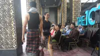 Mari Bergaya dengan Sarung