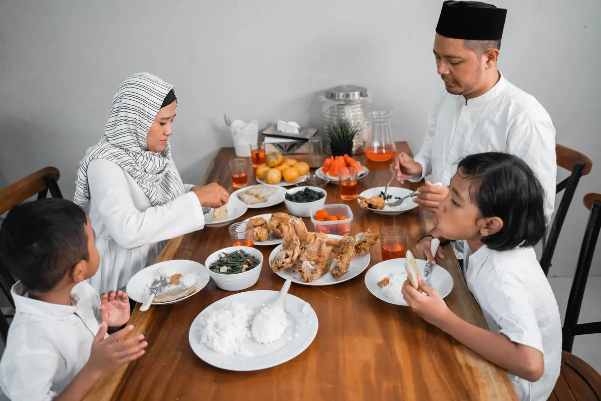 Kadar Gula Turun Saat Puasa? Ini Penyebab Utama dan 4 Cara Mengatasinya