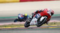 Pembalap Astra Honda Racing Team, Mario Suryo Aji, berhasil finis di posisi sepuluh pada ajang balap CEV Moto3 Junior World Championship putaran keempat di Sirkuit Motorland Aragon, Spanyol, Minggu (14/7/2019). (Media AHRT)
