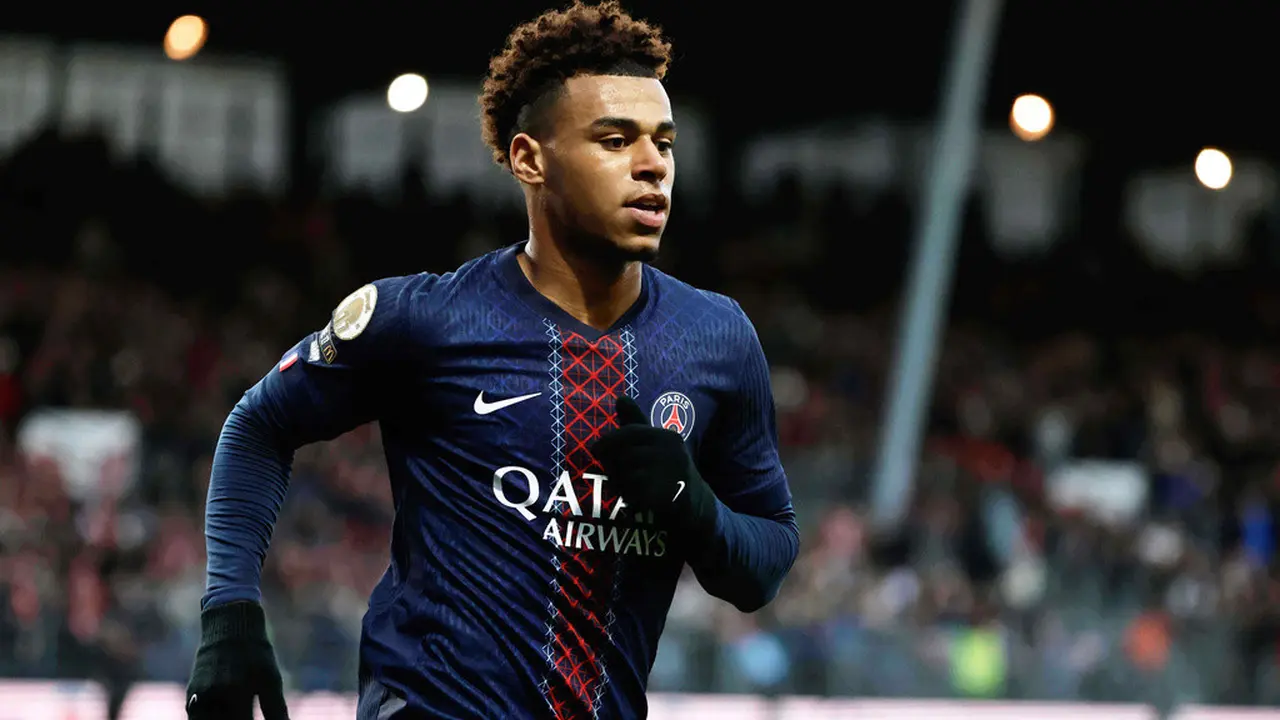 Desire Doue bereaksi usai mencetak gol ketiga PSG