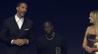 Rio Ferdinand (kiri) bersama Kevin Hart (tengah) dan Heidi Klum (kanan) saat memimpin drawing Piala Dunia 2026 di Washington DC, Amerika Serikat. (tangkapan layar/@FIFA)
