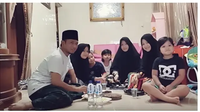 Resmi Jadi Anggota DPR RI, Ini 6 Potret Lora Fadil Bareng Tiga Istrinya