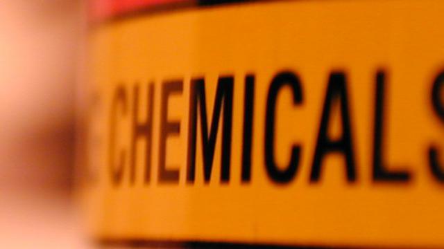 Wanita Sering Terpapar Bahan Kimia Lebih Cepat Menopause