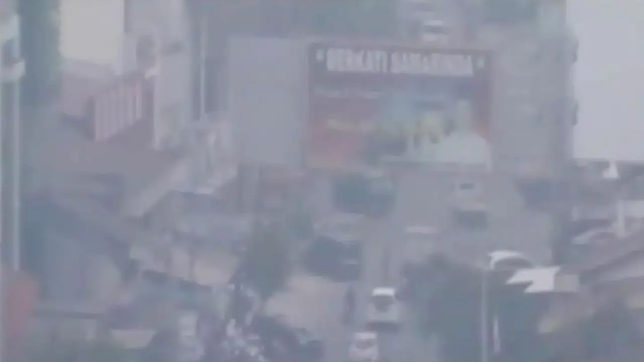Kabut Asap di Samarinda Makin Pekat, Warga Tetap Beraktivitas