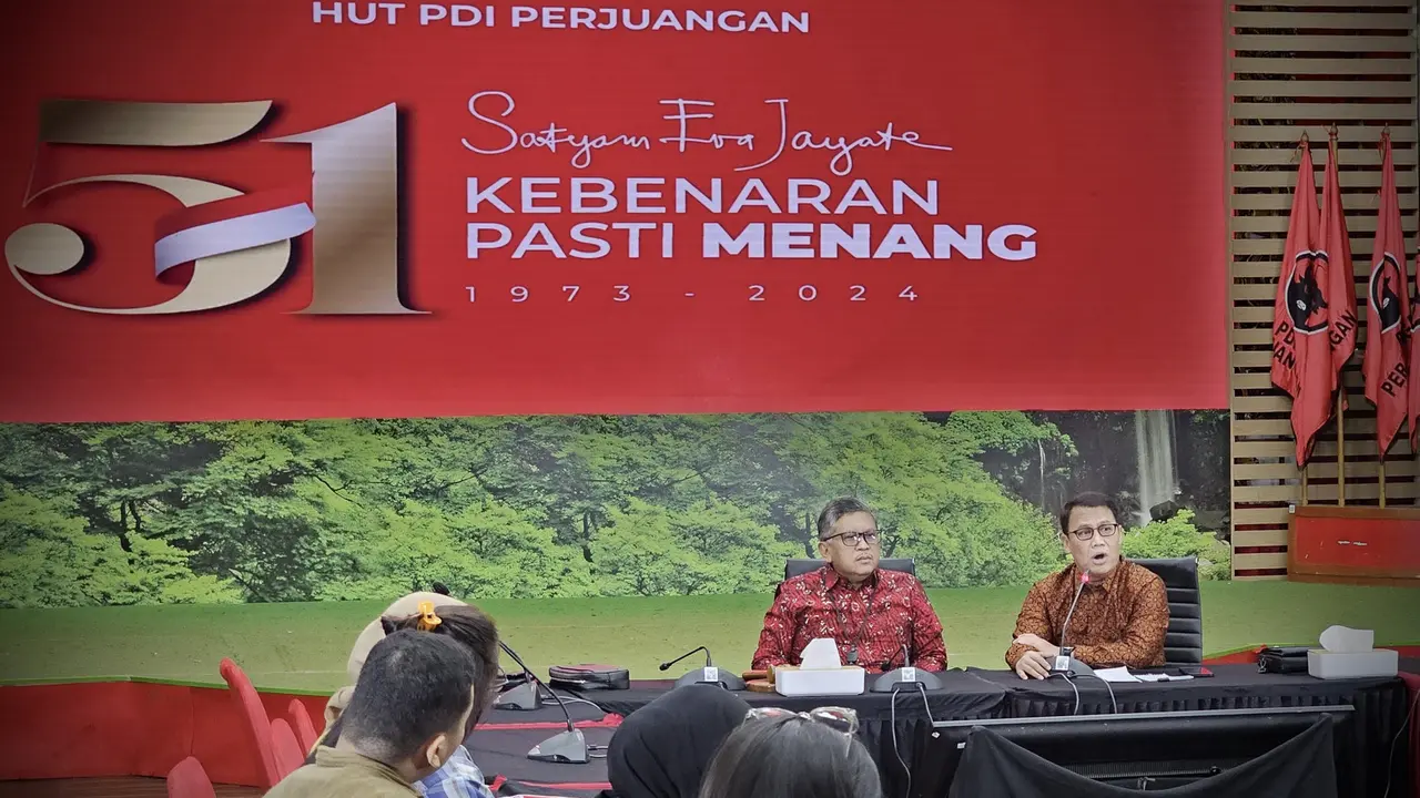 Sekretaris Jenderal DPP PDIP Hasto  bersama Ketua DPP PDIP Ahmad Basarah