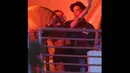 Beyonce dan Jay-Z tampak menikmati penampilan artis-artis yang mengisi acara "Made in America" dari ruang VIP, Senin (1/9/14). (Dailymail)