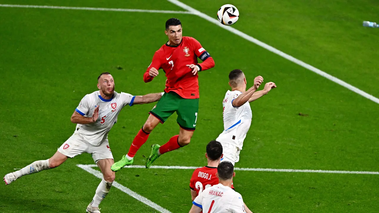 Foto: Pesona Cristiano Ronaldo, Gagal Cetak Gol Tapi Sukses Mengayomi Pemain Muda Portugal