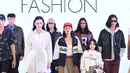 Untuk pertama kalinya, putri Gisella Anastasia dan Gading Marten jadi model di Fashion Nation 2024 [@inigempiii]