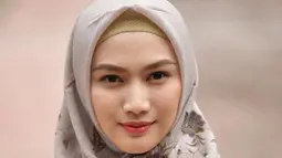 Sebagai Duta Kerjasama Bidang Pangan dan Pertanian antara negara-negara ASEAN dengan Jepang, Melody tampak elegan dengan gaya formal. (Liputan6.com/IG/@melodylaksani92)