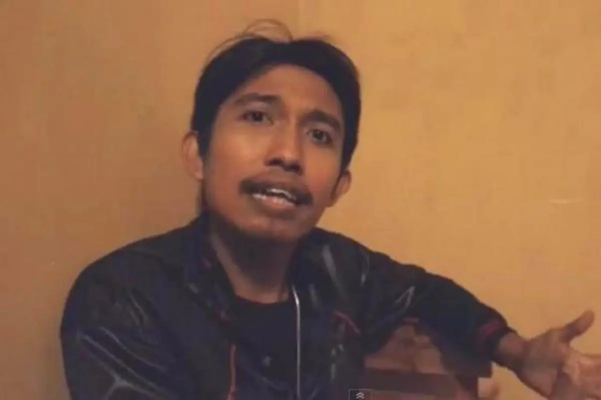Abang Medan Belain Pesta Bikini Anak SMA dengan Gaya Kocak Abis