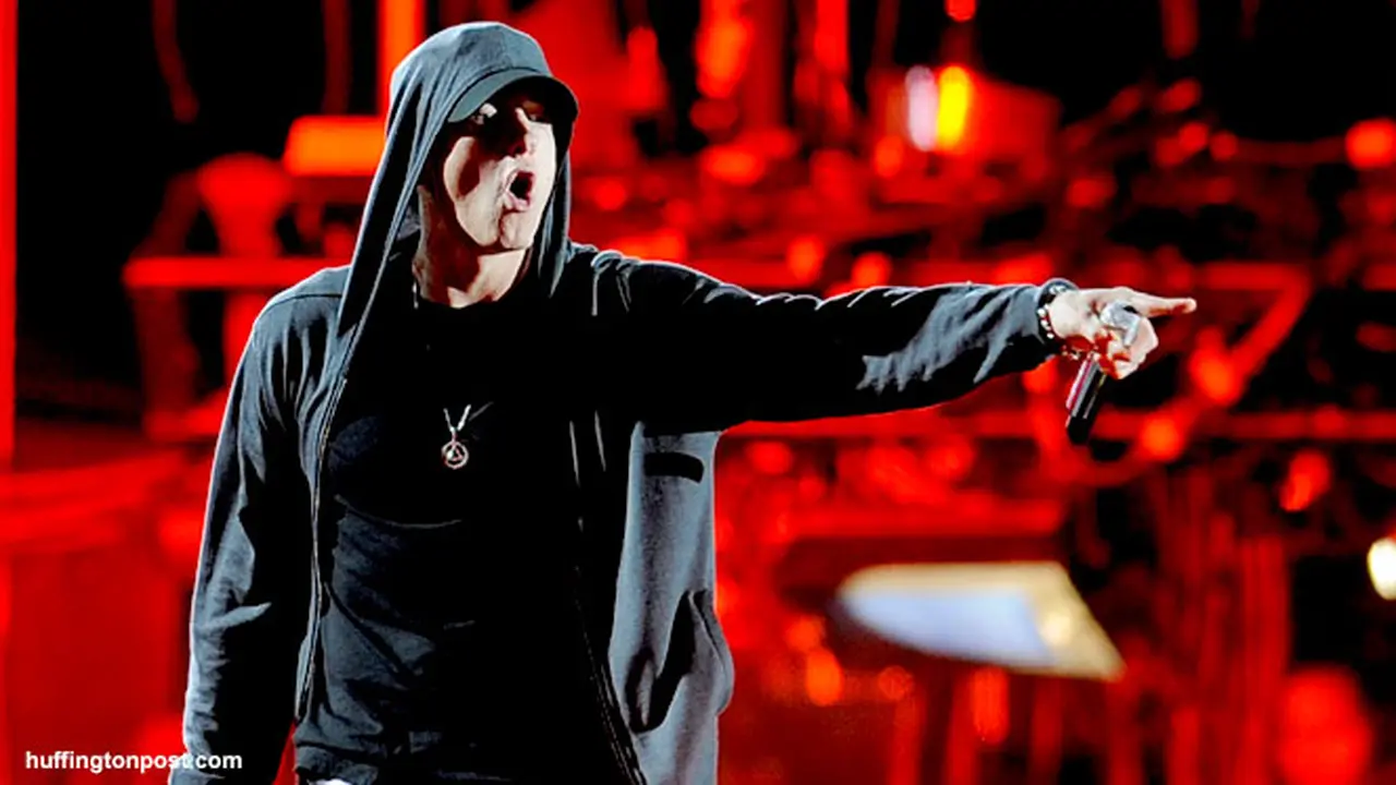 eminem-130819b.jpg