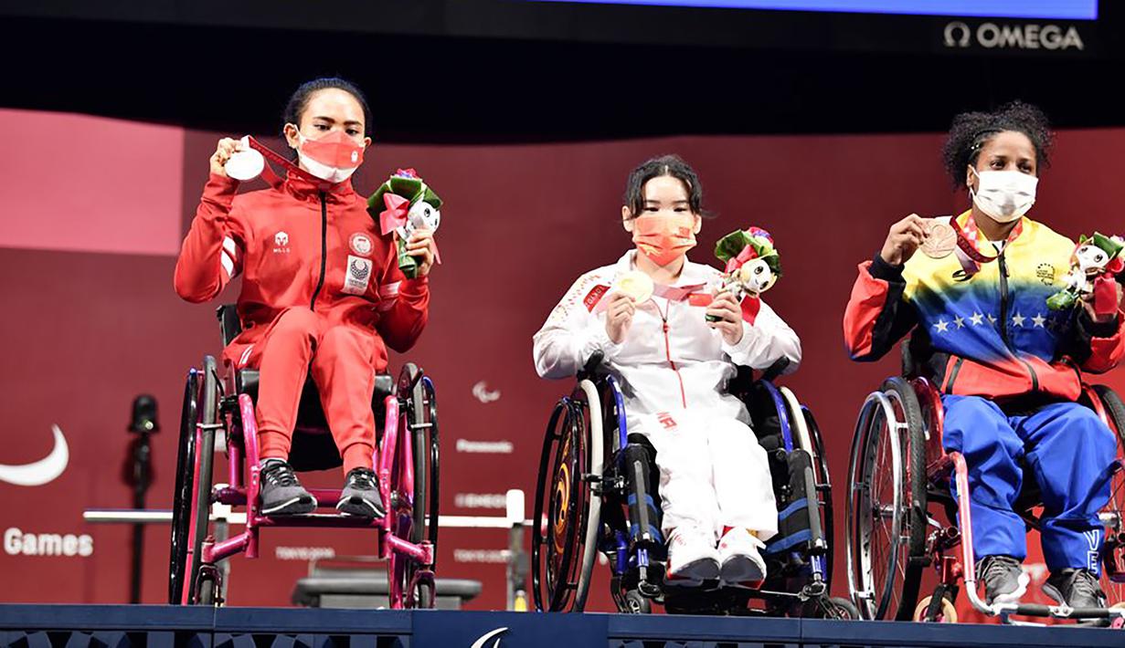 Angkatannya hanya unggul 1 kg dari atlet Venezuela, Fuentes Monasterio yang meraih perunggu. Medali emas direbut atlet asal Cina, Guo Lingling dengan angkatan 108 kg yang juga memecahkan rekor Paralimpiade. (Foto: Dok. NPC Indonesia)