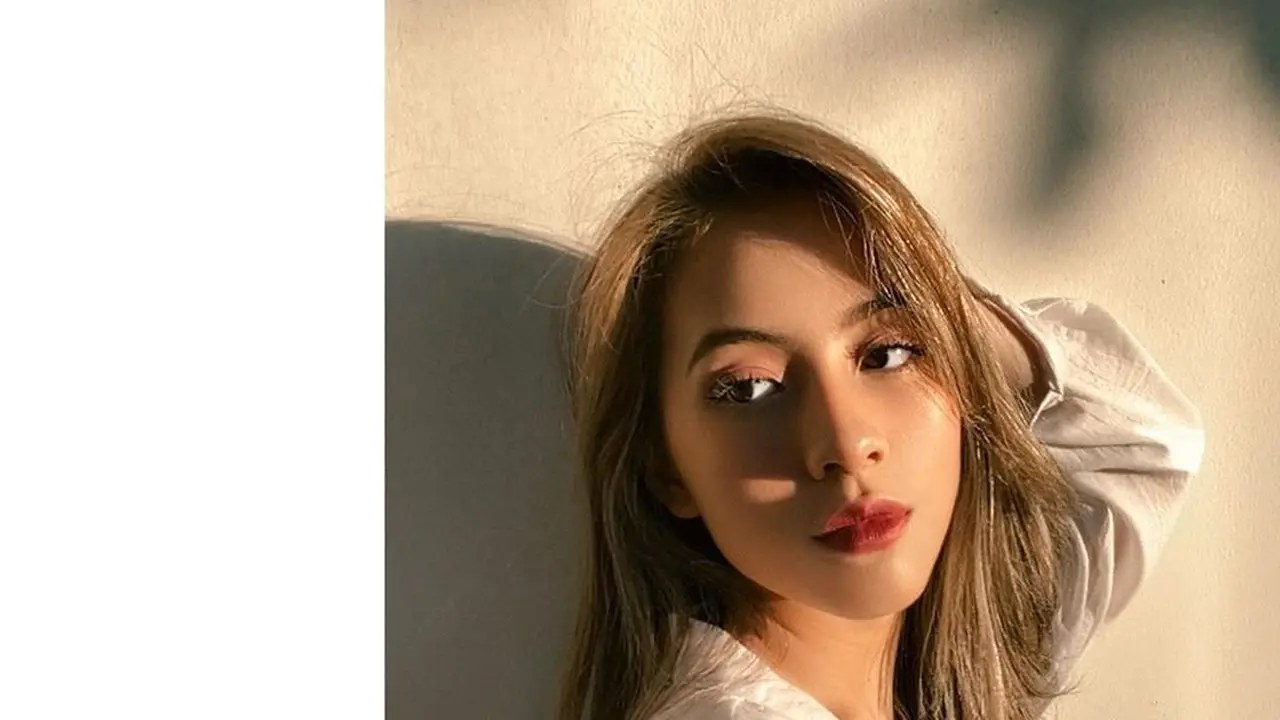 7 Pemotretan Adhisty Zara Ini Curi Perhatian, Dianggap Bak Boneka