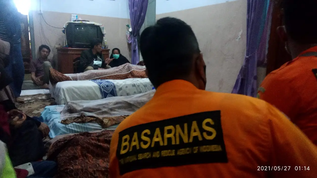 Jenazah korban ambruknya dermaga Danau Kandi Sawahlunto. (Liputan6.com/ ist)
