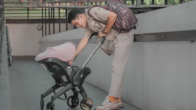 Resmi Jadi Orang Tua, Ini 6 Potret Rizky Alatas dan Adzana Momong Anak